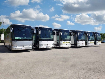 Автобуси до 65 места